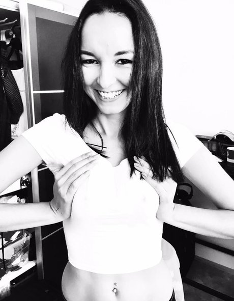 vollbusige brünette onlyfans nackt top archiv