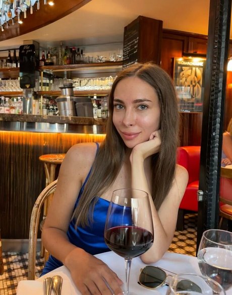 lili babe model sex bild