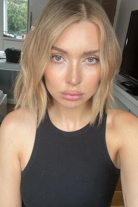 Penelope Trash nackt hd fotos