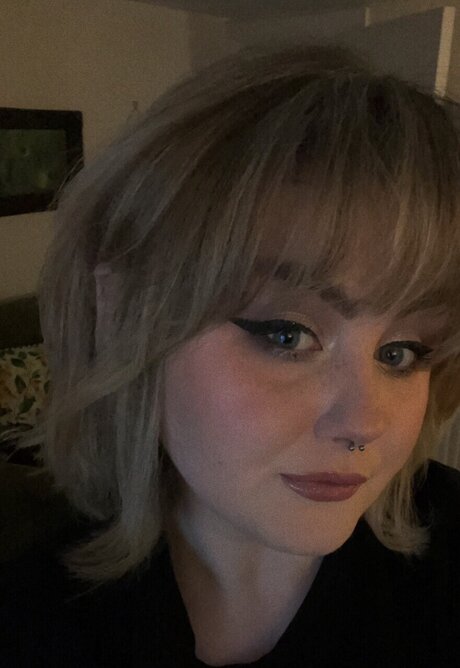 Lexi Loveless top galerie