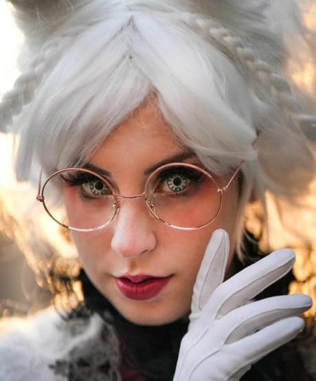 sexy blonde onlyfans top freie bild