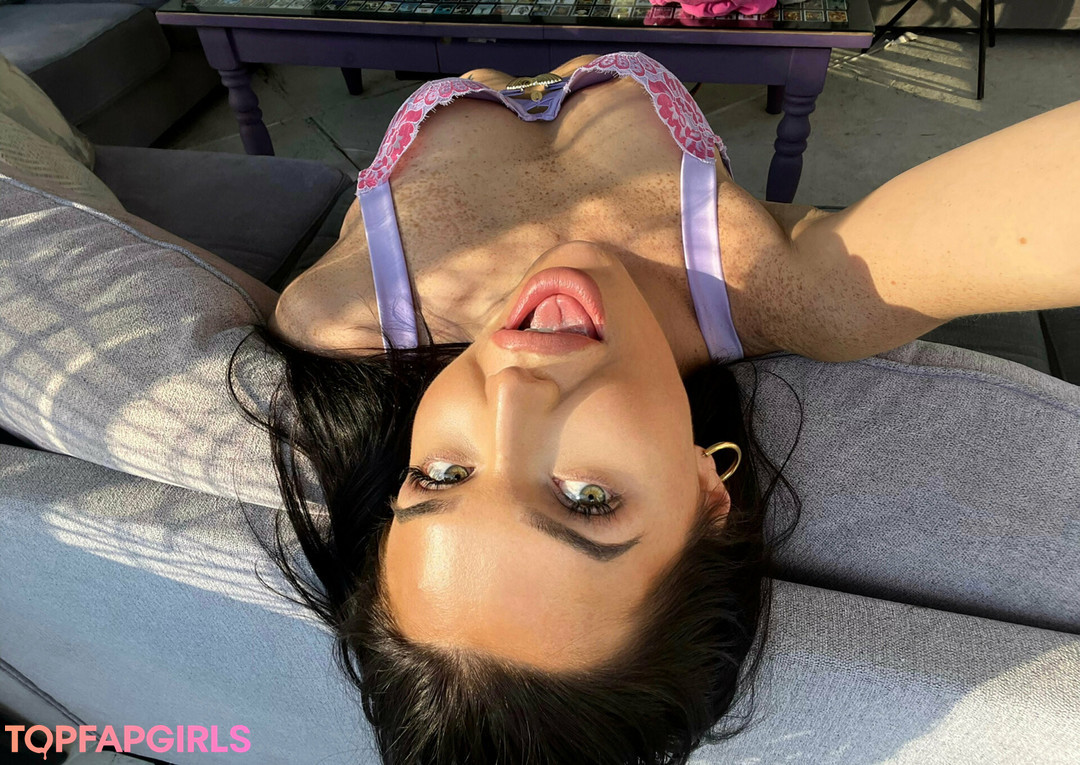 zierliche milf onlyfans hübsche kunst foto