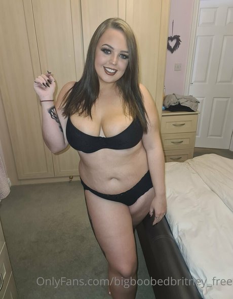 bigboobedbritneyvip exklusive erwachsene bild