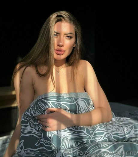 loveyarina nacktheit hübsche galerie