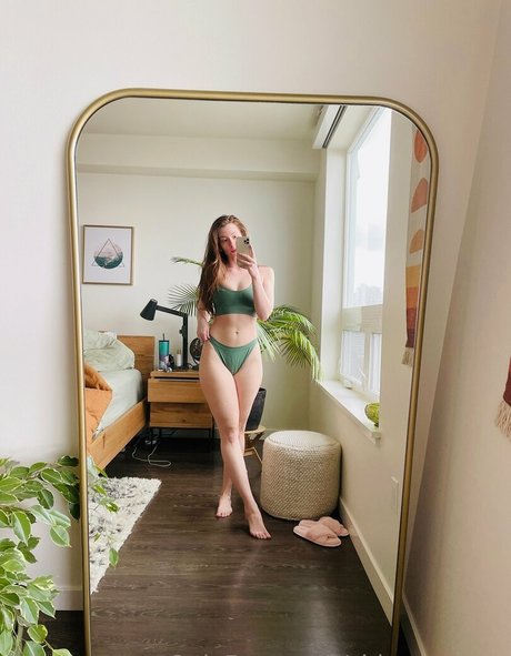 rothaarige dünne onlyfans xxx pornographische bild