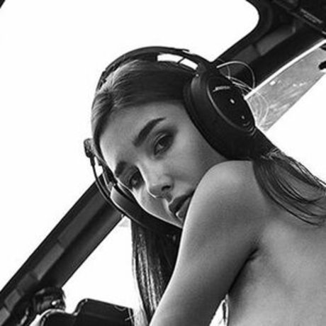 nackte junge onlyfans erotische hd bild