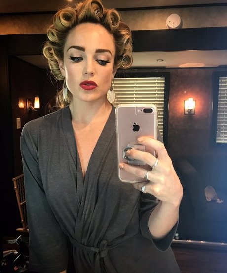 Caity Lotz sexy nacktheit bild