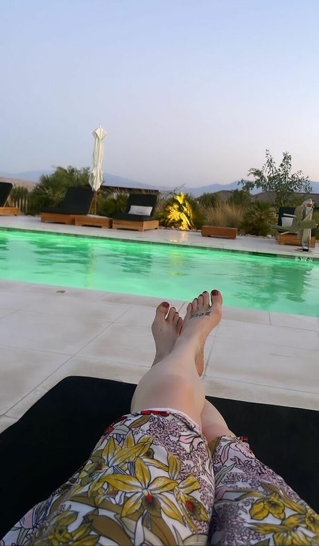 Caity Lotz sexy nette archiv