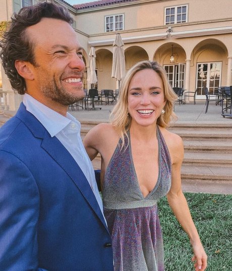 Caity Lotz nacktheit kunst galerie