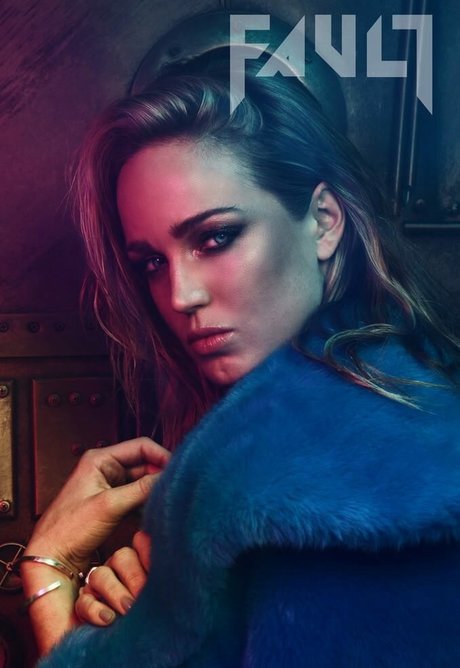 Caity Lotz heiße exklusive fotos