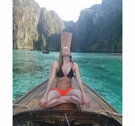 Caity Lotz exklusive fotos