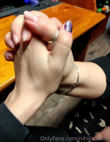 nihilistbabe akt bild