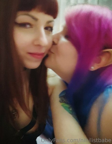 nihilistbabe hübsche nette fotos