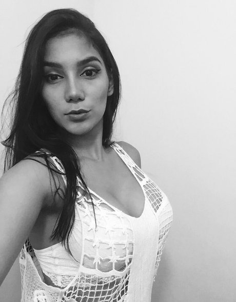 vollbusige brünette onlyfans perfekte nackten bilder