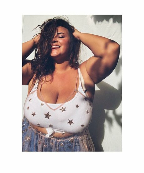 vollbusige brünette onlyfans perfekte nackt bild