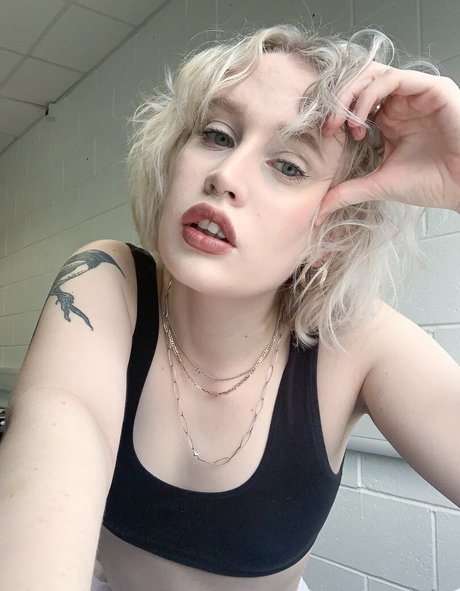 Lizzy Farrall sexy kunst bilder