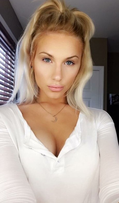 centerfold-onlyfans heiße nackten bild