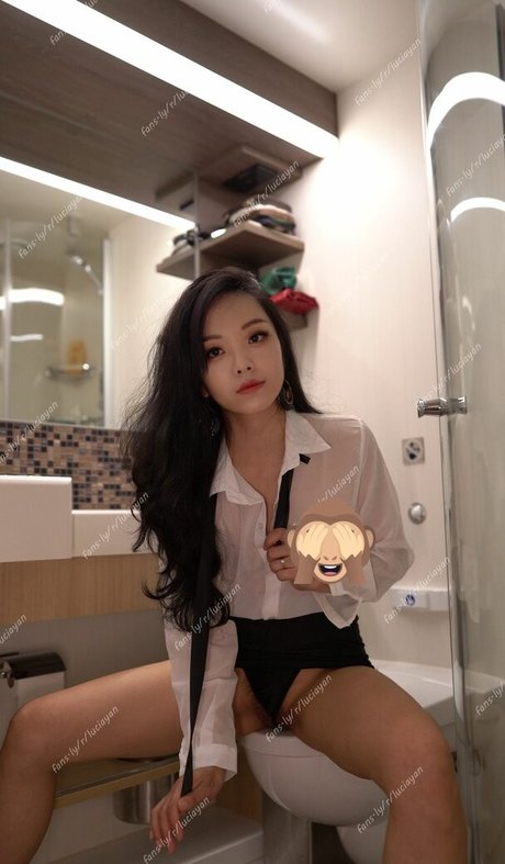 luciayan nacktheit bild