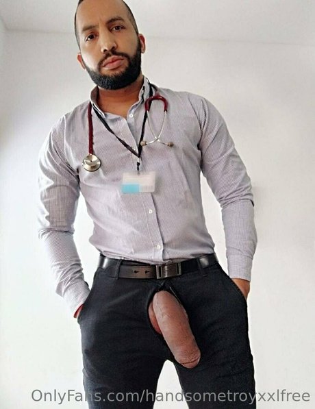 handsometroyxxlfree freie pornostar bilder