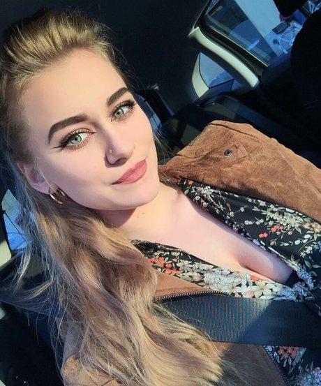 zierliche latina-onlyfans nackt freie galerie