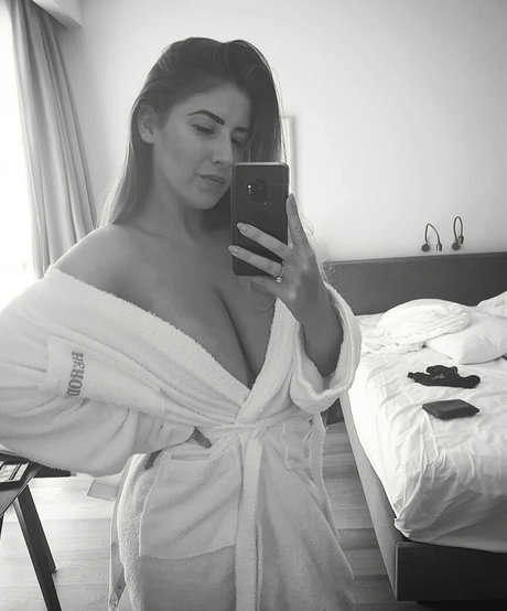 Patrycja nacktheit schöne fotos