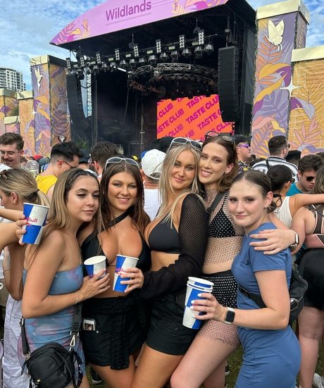 vollbusige rothaarige teen onlyfans freie exklusive bilder