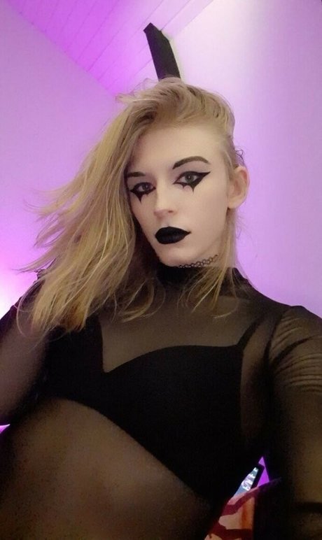 Lenathelicious exklusive nackte bild