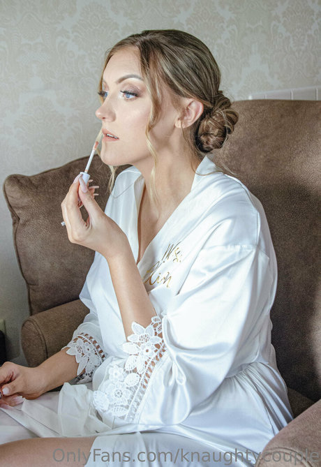 flachbrüstige onlyfans sexy erwachsene bild