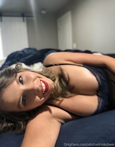 alishadrinksbeer top akt bild