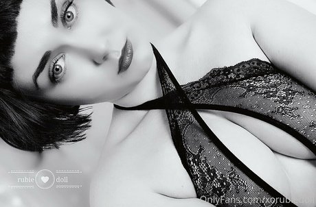 xorubiedoll pornostar perfekte galerie