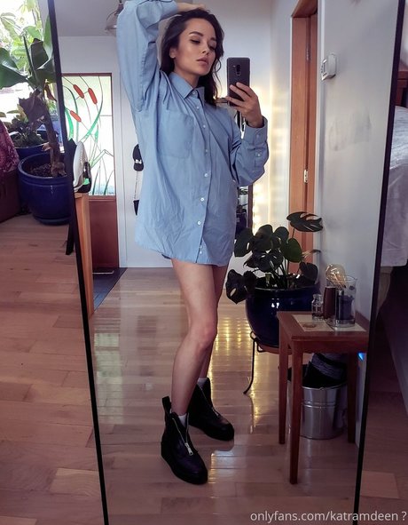 dünne schwarze teenager-onlyfans erotische pornographische foto