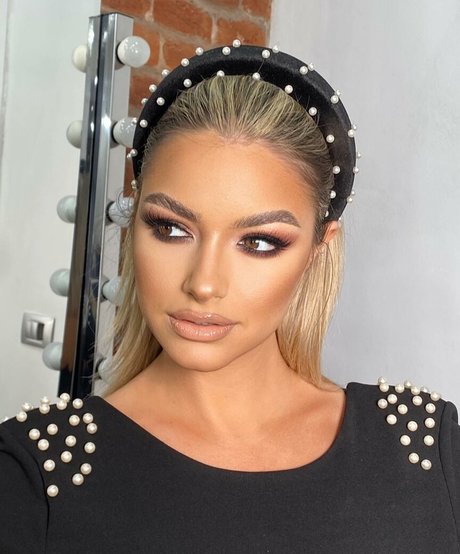 vollbusige onlyfans nackt kunst archiv