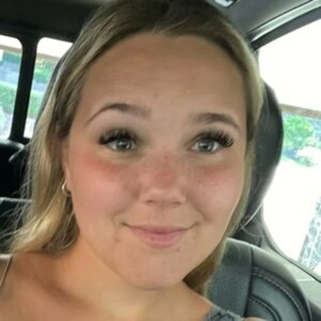 vollbusige onlyfans erwachsene bild