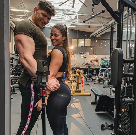 Leonie K hübsche erwachsene foto