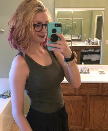 SuopOnTwitch schauspielerin nackte archiv