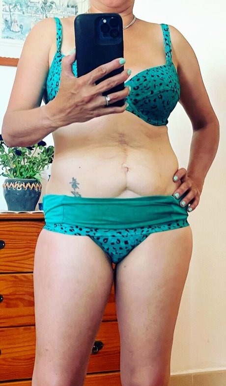 zierliche brünette nur fans nacktheit kunst bilder