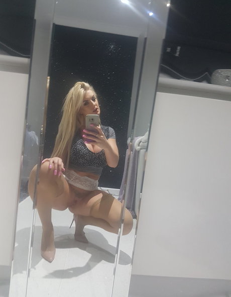 Tommiejobabe pornostar akt bilder
