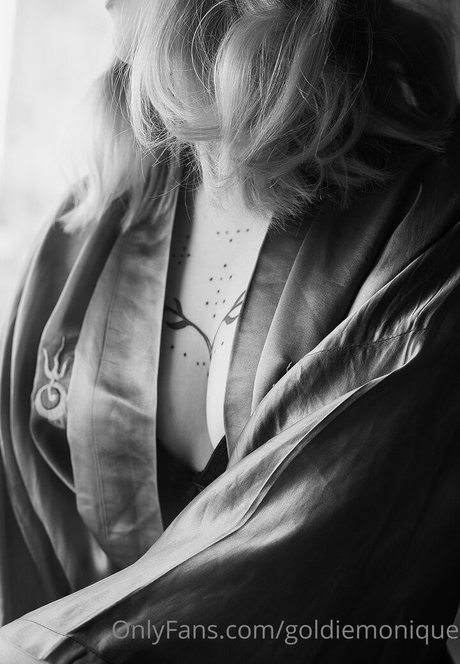 milf-lehrerin onlyfans nackte foto