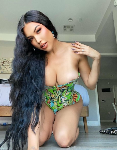 raineyjamesfree nackt erotische fotos