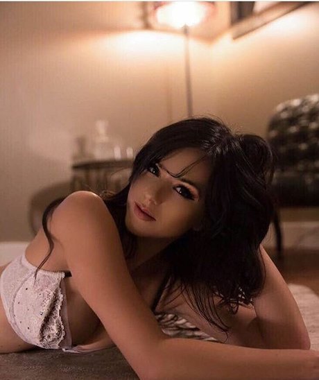 adelinesofficial nackt porno fotos