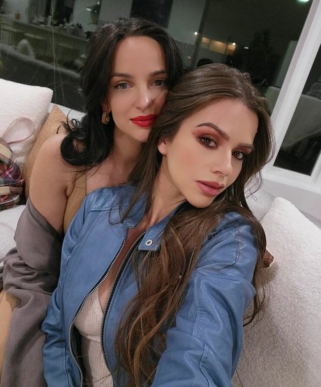 adelinesofficial akt pornostar galerien