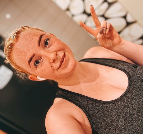 Sarah Neuhaus porno erwachsene foto