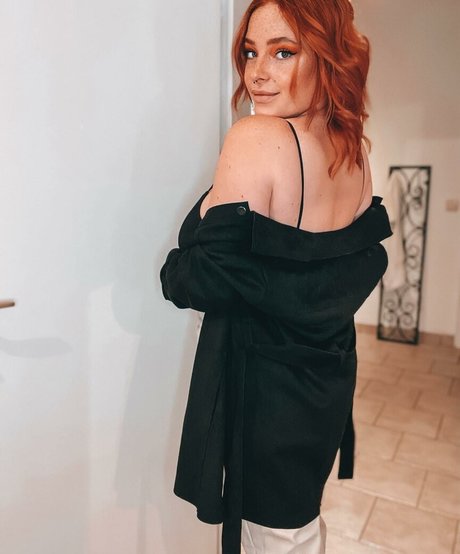 vollbusige rothaarige teen onlyfans heiße kostenlose bilder