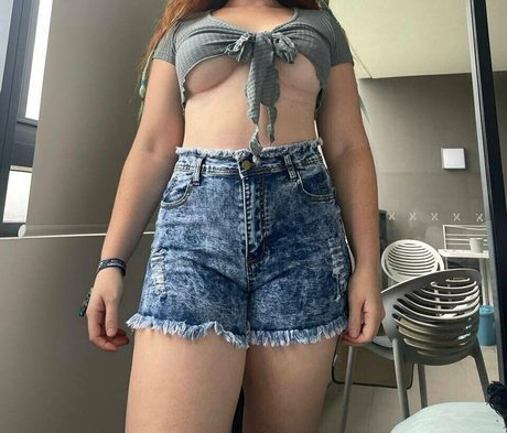 stiefschwester onlyfans hübsche nackt foto