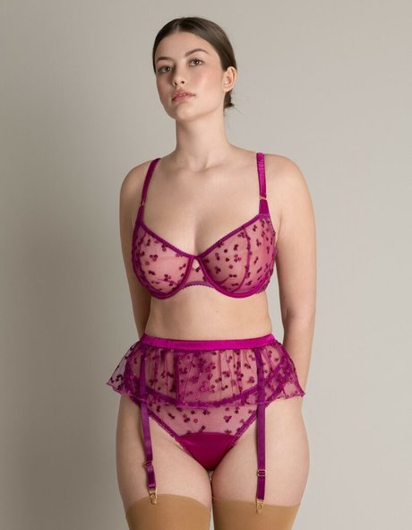 Ellie Weston top perfekte galerien