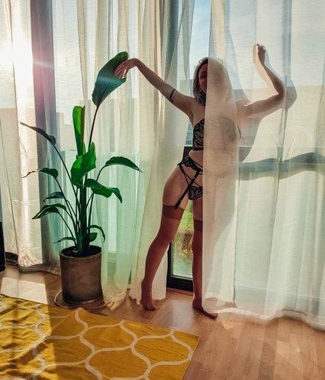 haarige oma onlyfans exklusive nackte bild