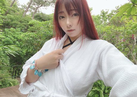 zierliche asiatische onlyfans sexy akt bild