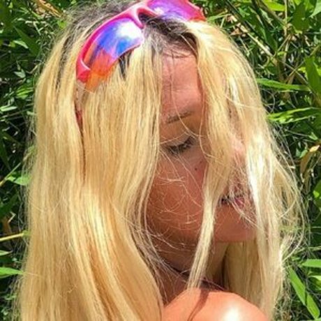 Lindy Velame erwachsene nackte bild