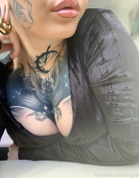 zierliche milf onlyfans nackte archiv