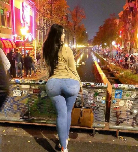 vollbusige brünette onlyfans nacktheit perfekte bilder